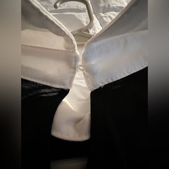 Like new black and white layered shirt. Women’s 1XL - Picture 4 of 6